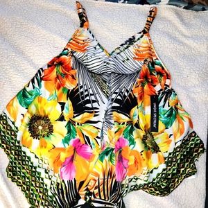 NWT Unique Spectrum Sz. 3x Boho, handkerchief style Floral Top